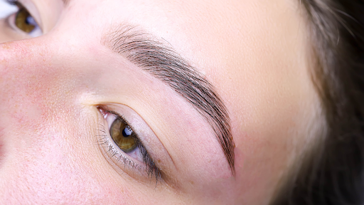 The Art of Brow Enhancement: Brow Lamination vs. Hybrid Stain